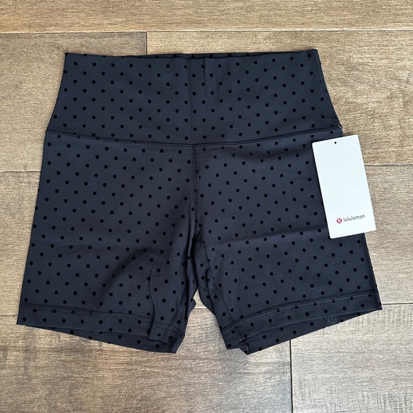 LULULEMON ALIGN SHORT 6" POLKA DOT FLOCKED BLACK WOMEN'S SZ 10 NEW - Picture 1 of 5